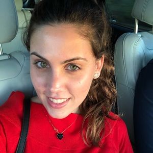 Meet your Posher, Camila